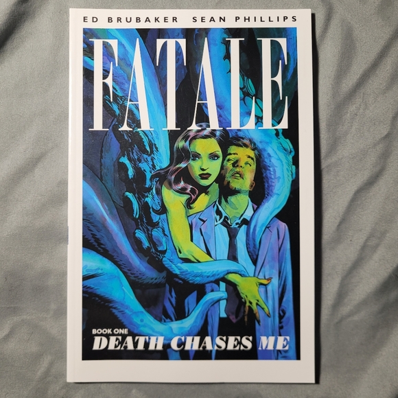 FATALE Book One Death Chases Me - Picture 1 of 4